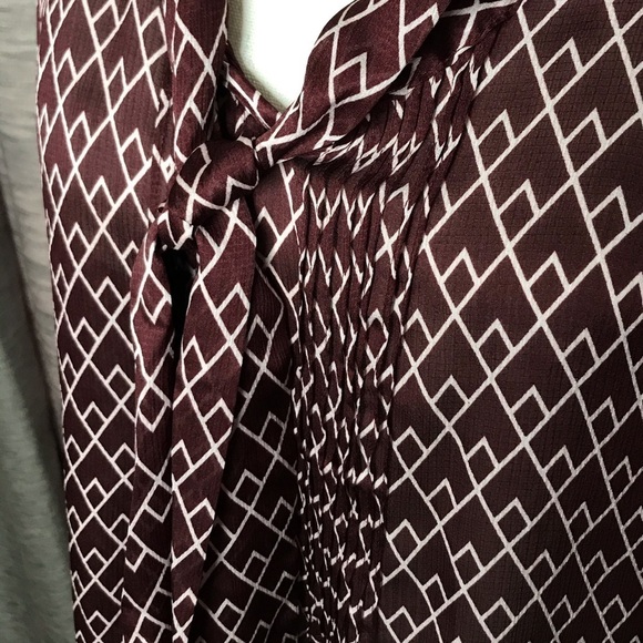 NEW YORK AND COMPANY MAROON & WHITE SLEEVELESS TOP - Picture 5 of 8